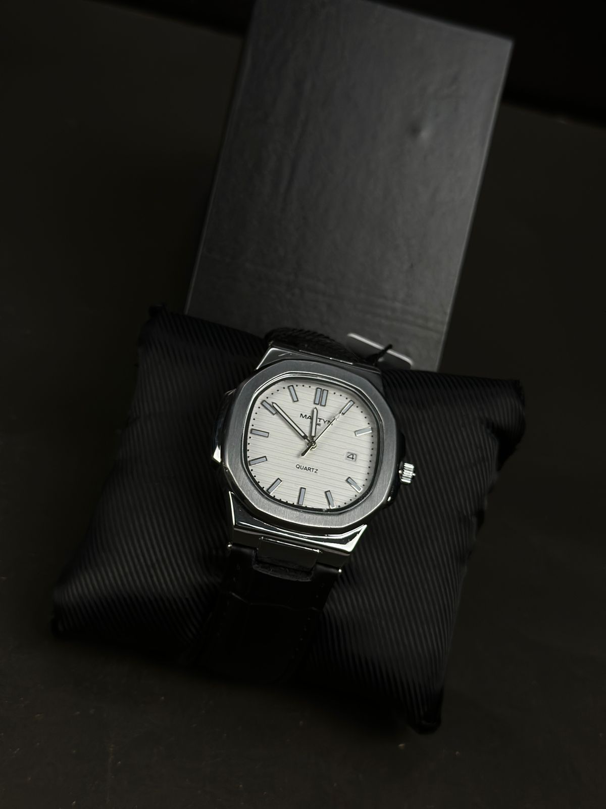 Men’s Classic Silver Quartz Watch
